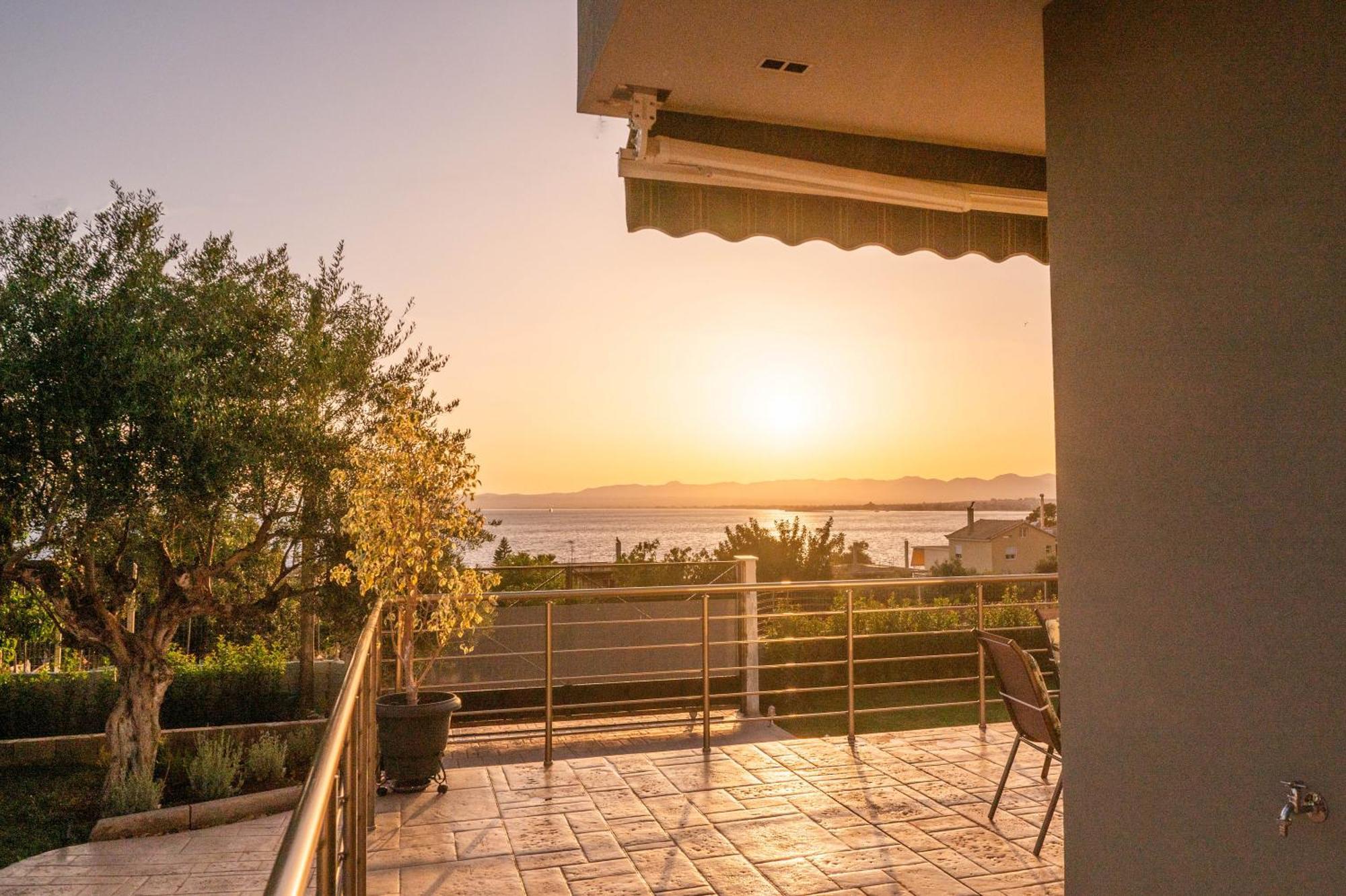 Вилла Thea Seaview Luxury Living Каламата Экстерьер фото
