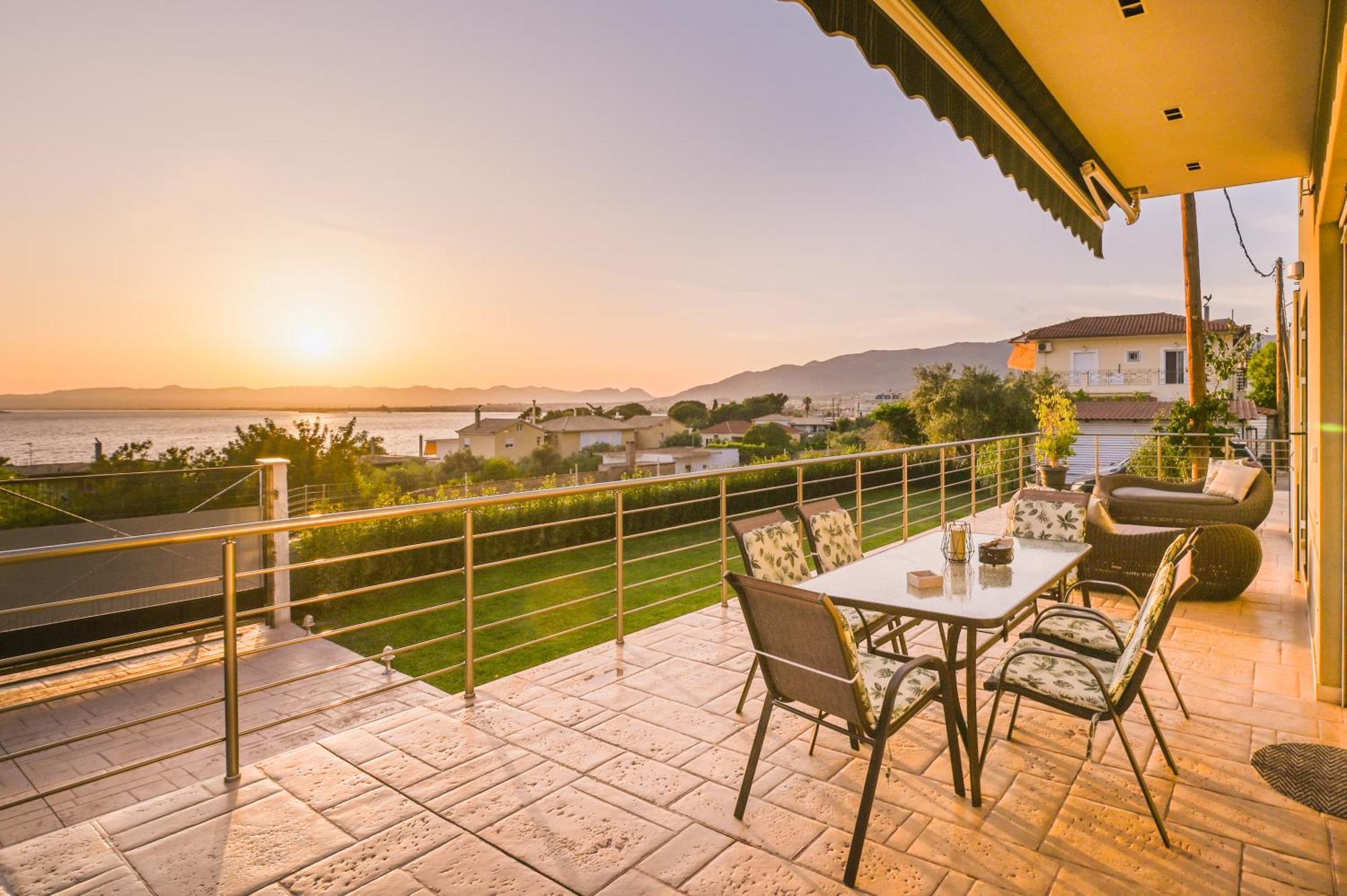 Вилла Thea Seaview Luxury Living Каламата Экстерьер фото